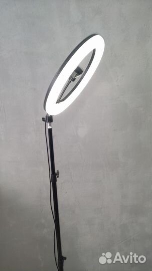 Кольцевая лампа со штативом