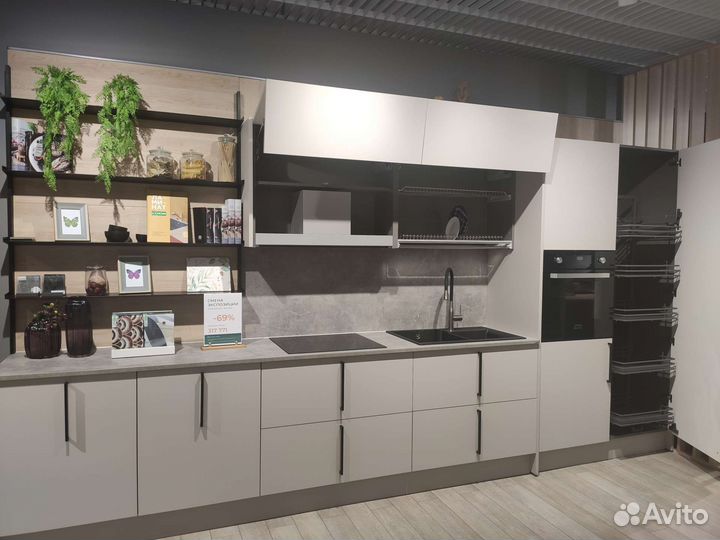 Кухонный гарнитур новый в наличии