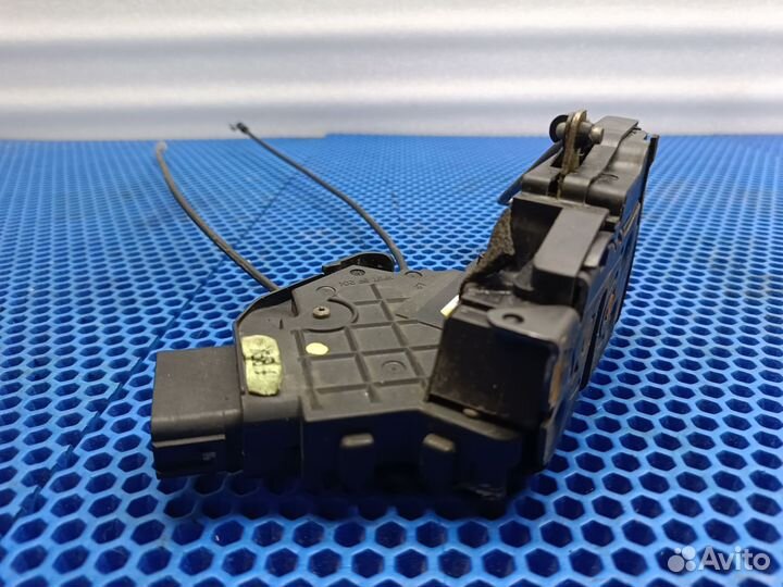 Замок задней левой двери Mazda 3 BK