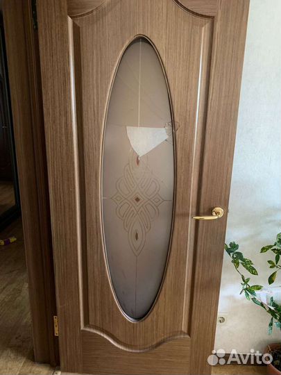 Замена стекла в межкомнатных дверях. Ремонт двери