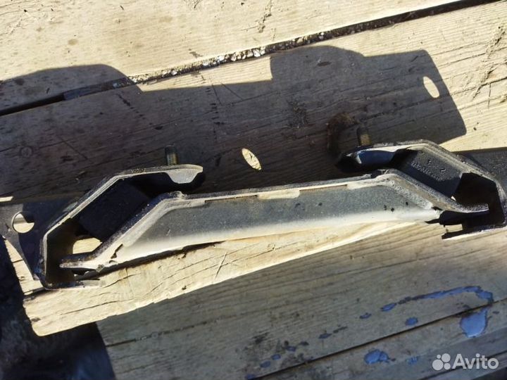 Подушка кпп Mitsubishi Pajero V87W 6G75 2006