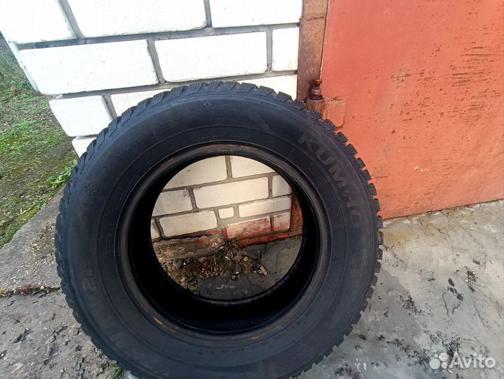 Kumho I'Zen KW22 215/65 R16
