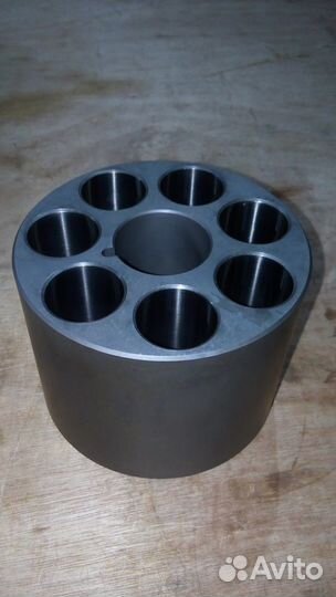 Блок цилиндров Гидромотор поворота М5Х250