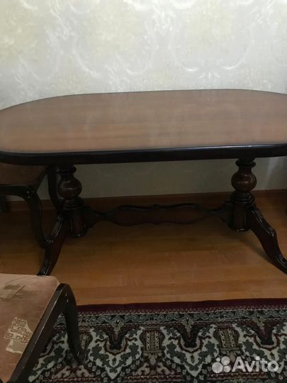 Стол со стульями