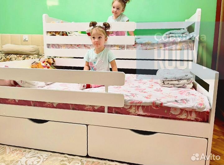 Кровать выдвижная для двоих из массива