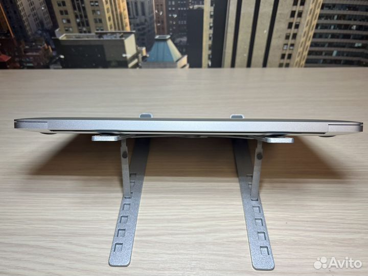 MacBook Pro 13 M1 2022 8/256gb Silver