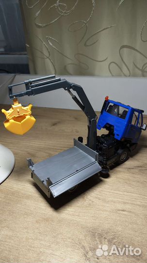 Детская игрушка, инерционная машинка Dickie Toys