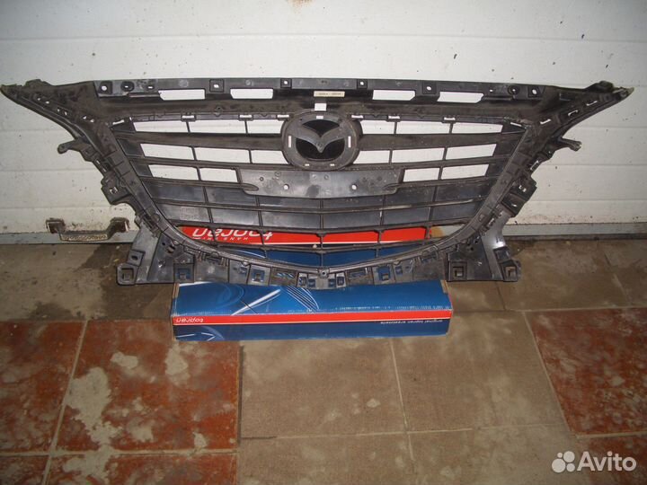Решётка радиатора Мазда 3 вм с13-16г
