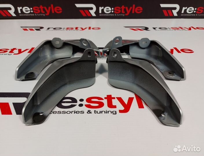 Брызговики Toyota Vitz 130 Серебро