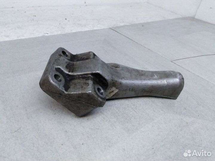 Кронштейн двигателя A6402230204