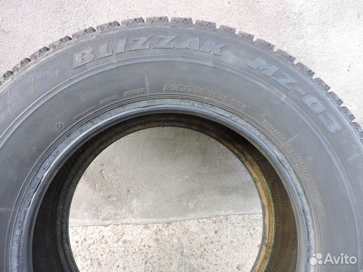 Bridgestone Blizzak MZ-03 215/70 R15 98