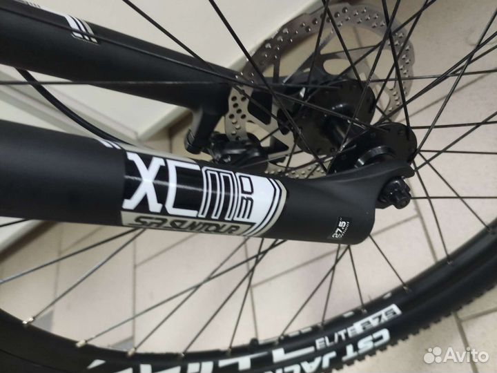 Trinx D700 Elite 27,5*18