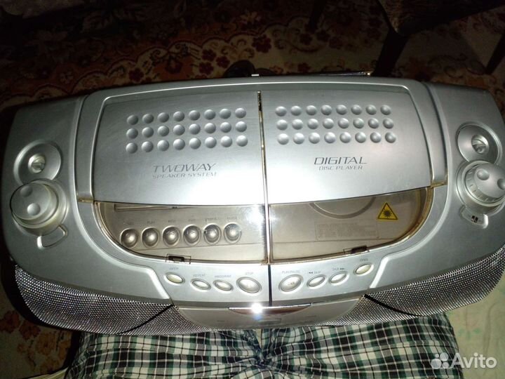 Радиоприемник + кассетный магнитофон