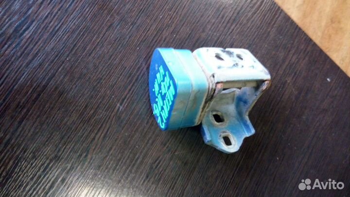 Петли на двери нижние Рено Меган 2 правые