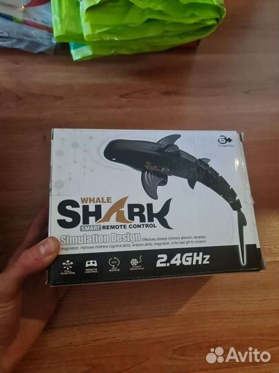 Акула на пульте управления