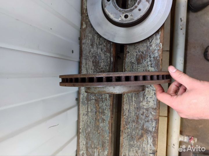 Тормозные диски передние на Lancer 9