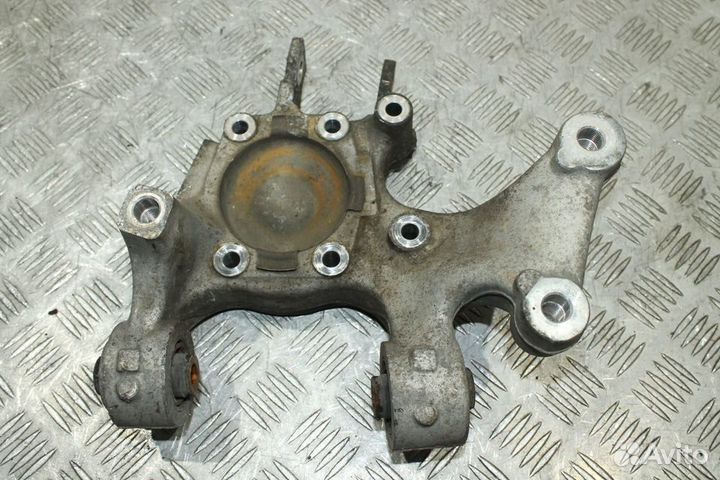 Кулак задний левый (цапфа) Suzuki Kizashi 2WD