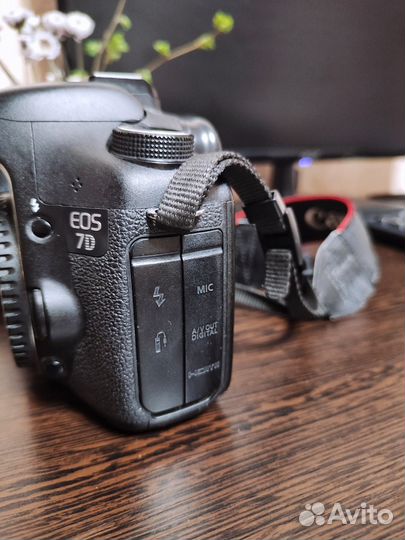 Зеркальный фотоаппарат canon 7d