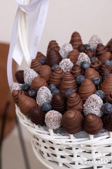 Корзина с клубникой в шоколаде