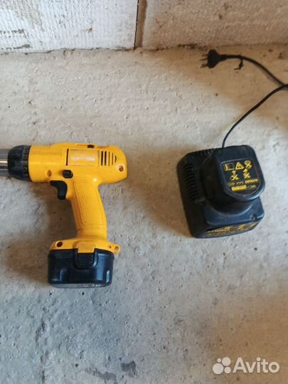 Шуруповерт dewalt