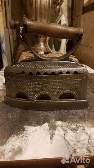 Утюг старинный