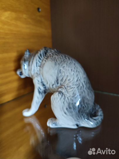 Статуэтка волк фарфор
