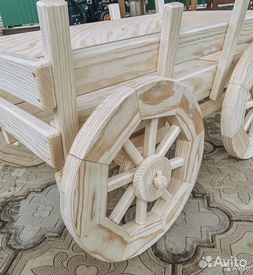 Декоративная телега для цветов