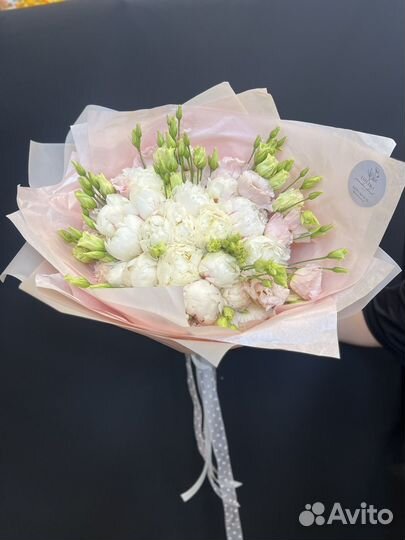 Цветы букеты с доставкой пионы и лизиантусы