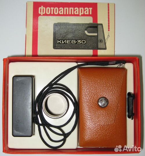 Фотоаппарат узкоплёночный Киев-30, СССР, и кассеты