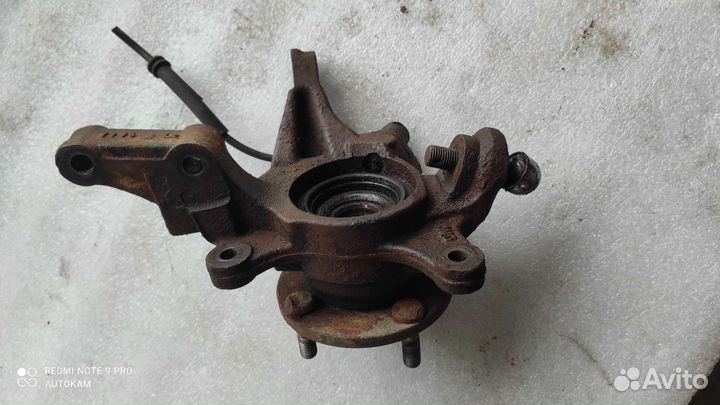 Кулак поворотный правый Nissan Almera N15