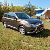 Mitsubishi Outlander 2.0 CVT, 2020, 52 000 км, с пробегом, цена 3 070 000 руб.