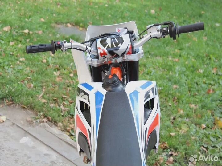 Мотоцикл kayo K4 MX enduro Витрина