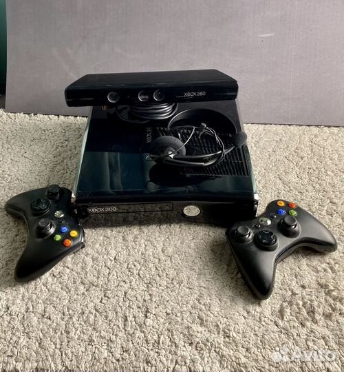 Xbox 360 S + Kinect + 2 геймпада