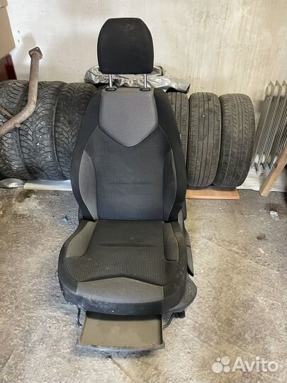 Продам кресло от peugeot