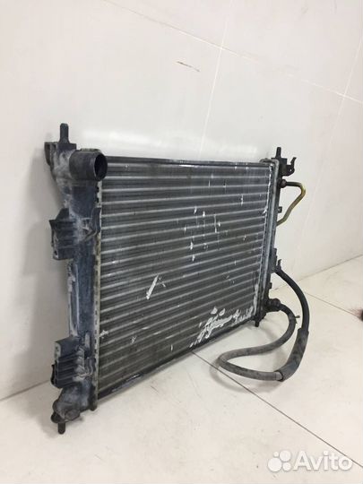 Радиатор охлаждения двигателя Hyundai Solaris 2010