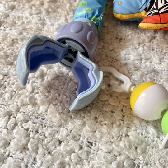 Дуга с игрушками