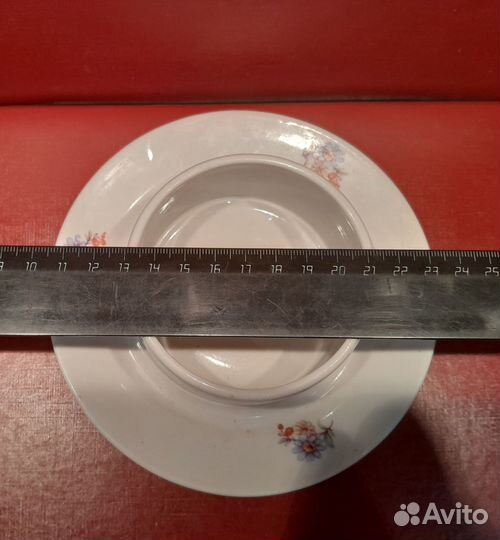 Низ от фарфоровой масленки. Вербилки. 1950-е