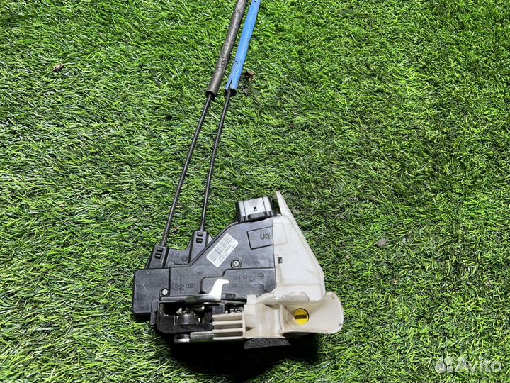 Замок двери передней правой Chevrolet Cruze J300