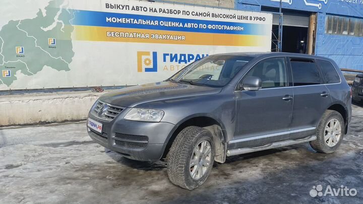 Обшивка багажника на заднюю панель Volkswagen Toua