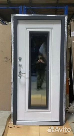 Входная дверь уличная со стеклом с термо