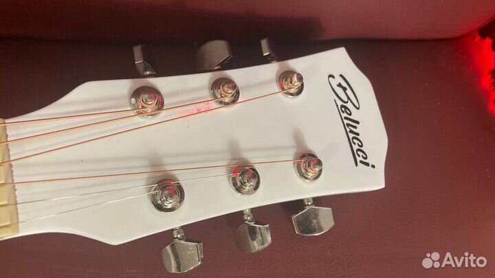 Акустическая гитара