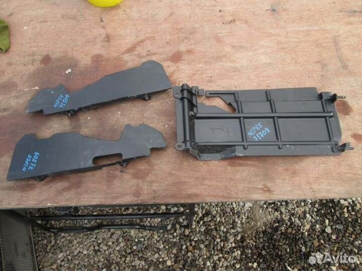 Дефлектор радиатора Toyota Ist NCP65 1NZ-FE 2004/5