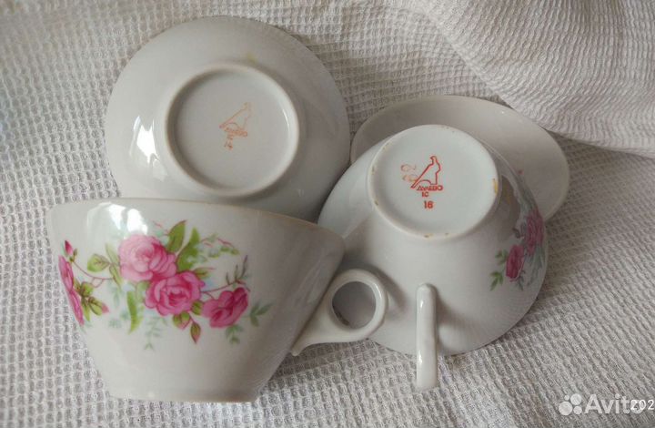 Чашки с блюдцами