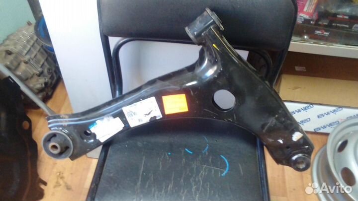 1877332 Рычаг передний правый Ford Transit 2014