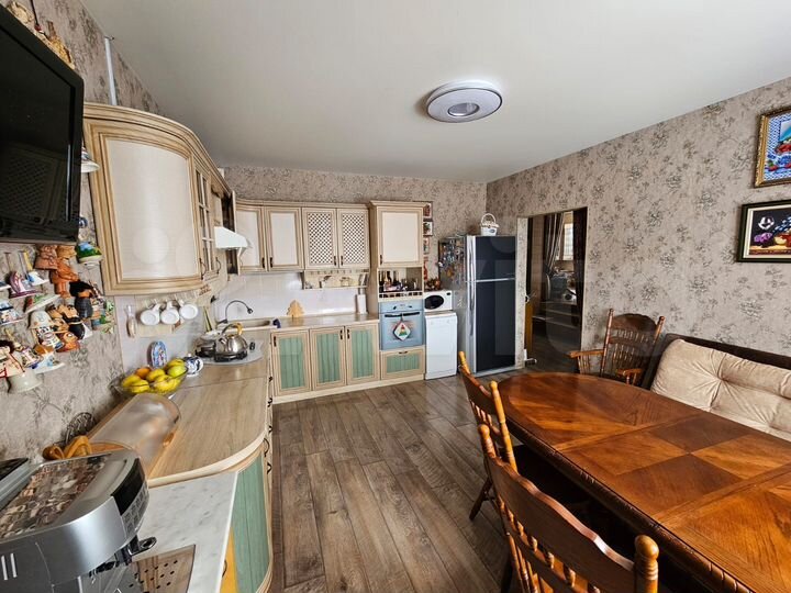 Дом 257 м² на участке 6 сот.