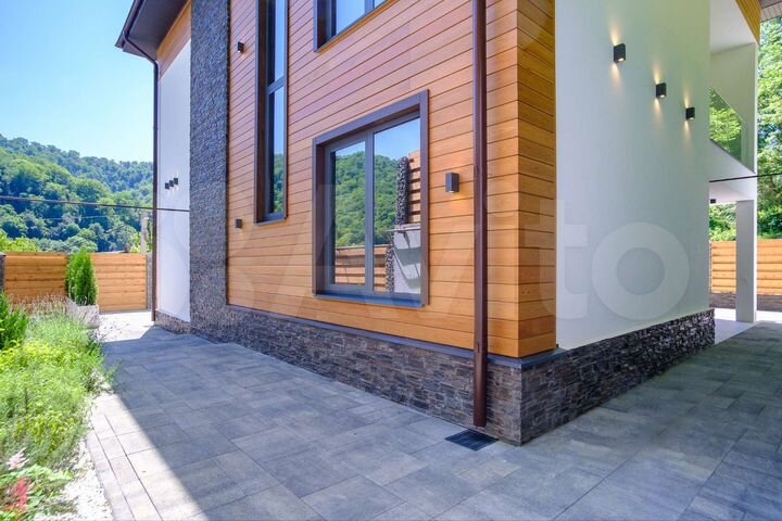 Дом 280 м² на участке 4 сот.