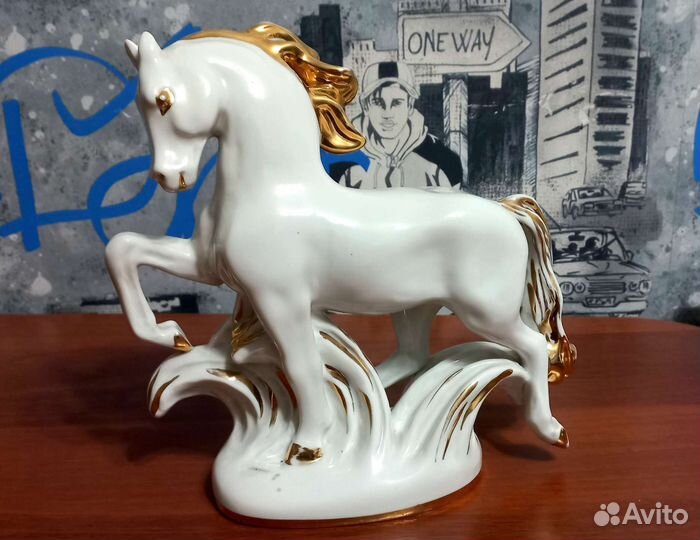 Фарфоровая Статуэтка 