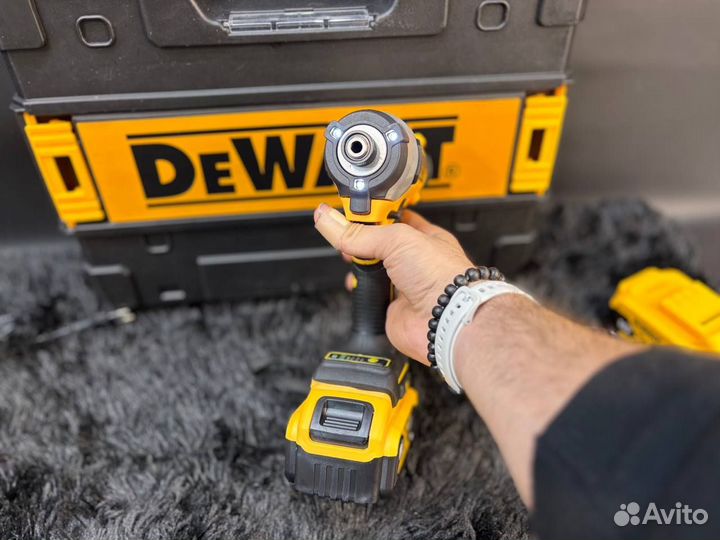 Аккумуляторный винтоверт dewalt