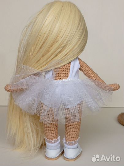 Вязаная кукла ручной работы