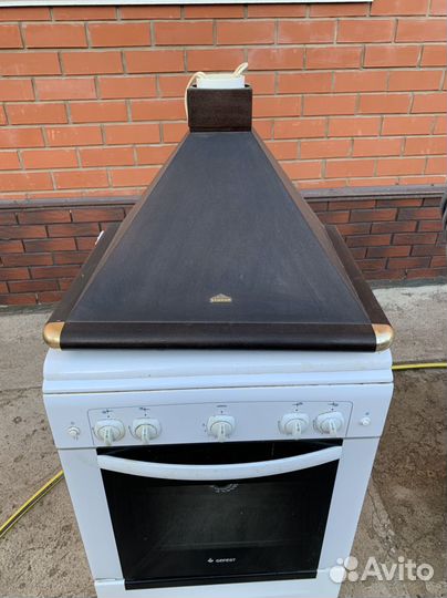 Газовая плита и вытяжка